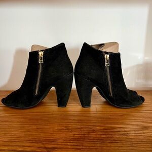 Steve Madden Women’s suede moto inspired booties. US size 7